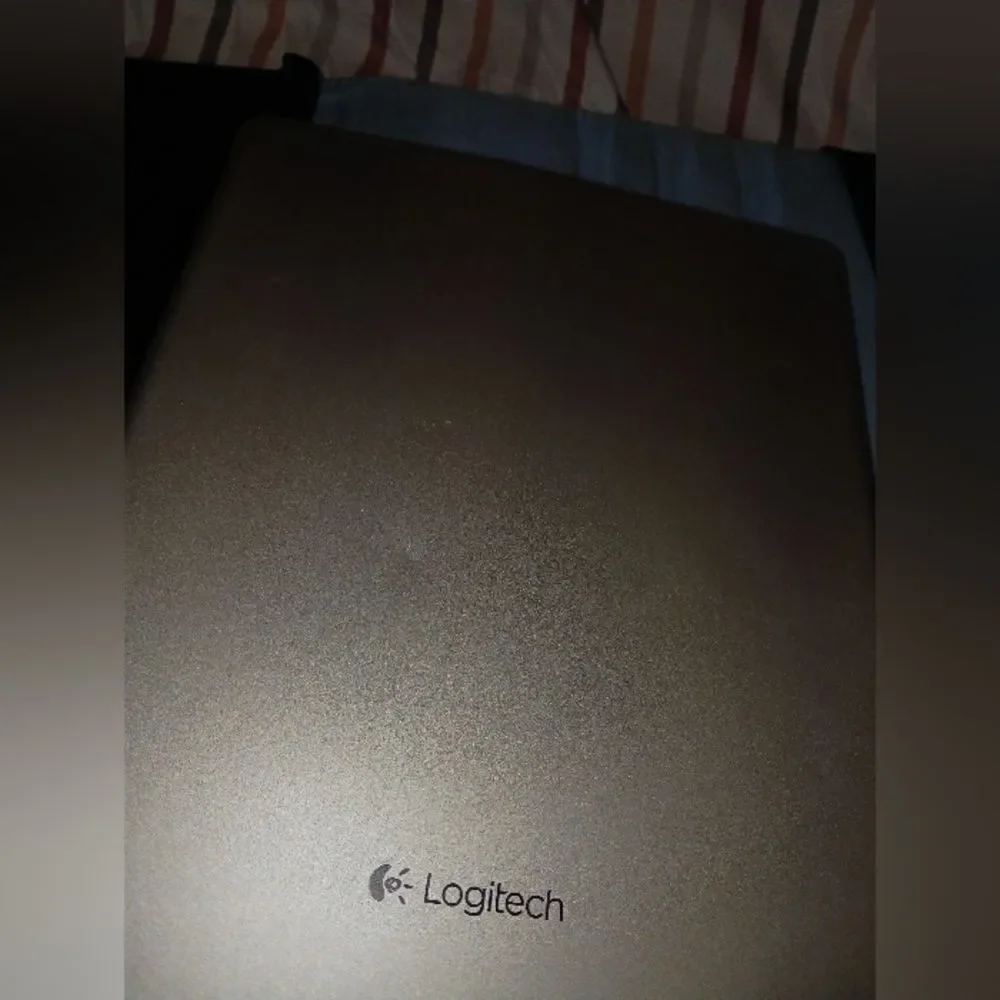 Logitech I-Pad Keyboard   - Picture 10 of 11